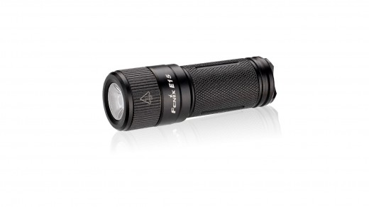 Náhledový obrázek - Miniaturní svítilnu Fenix E15 v kapse nepocítíte, ale její světelný výkon nepřehlédnete